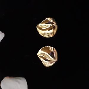 Vintage Trifari Gold Toned Clip On Earrings